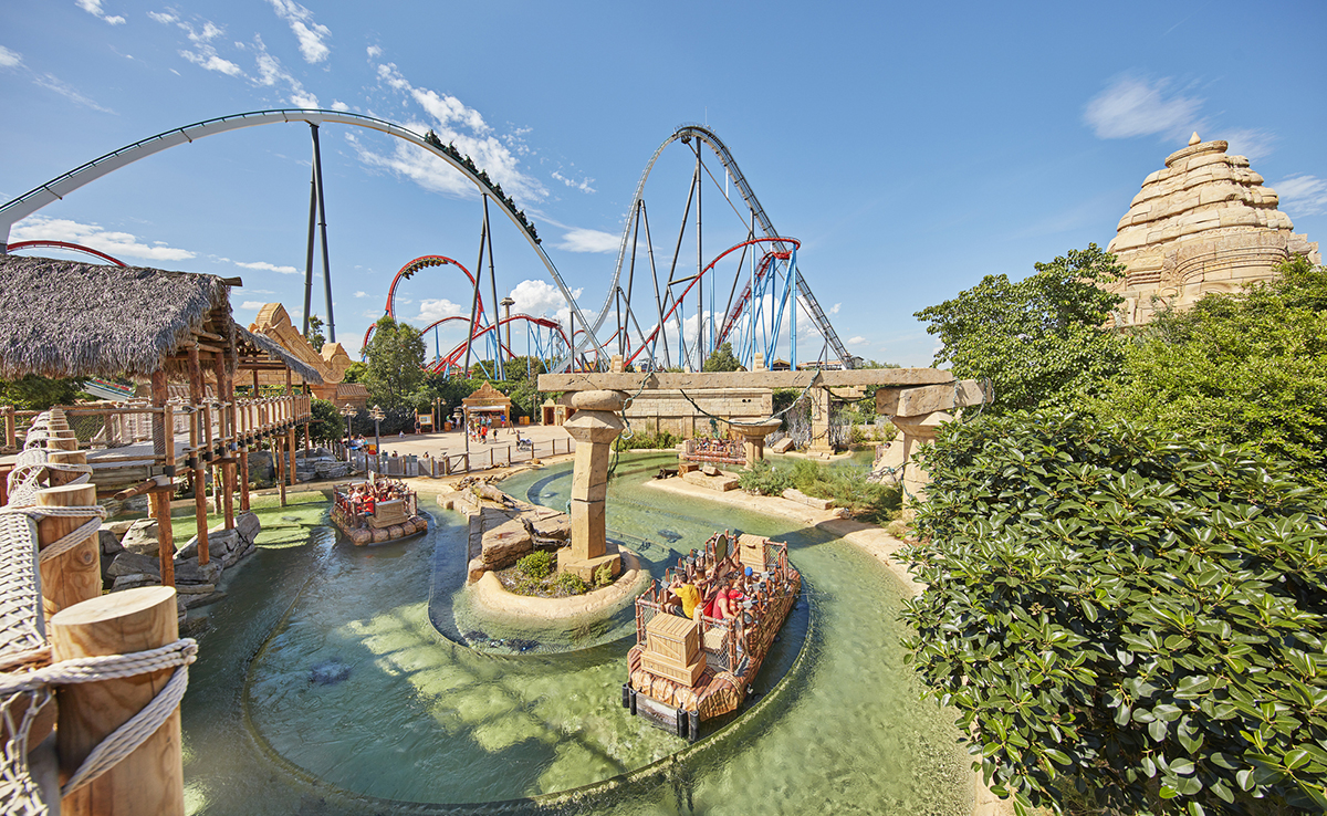 Montagnes russes de PortAventura avec attractions aquatiques